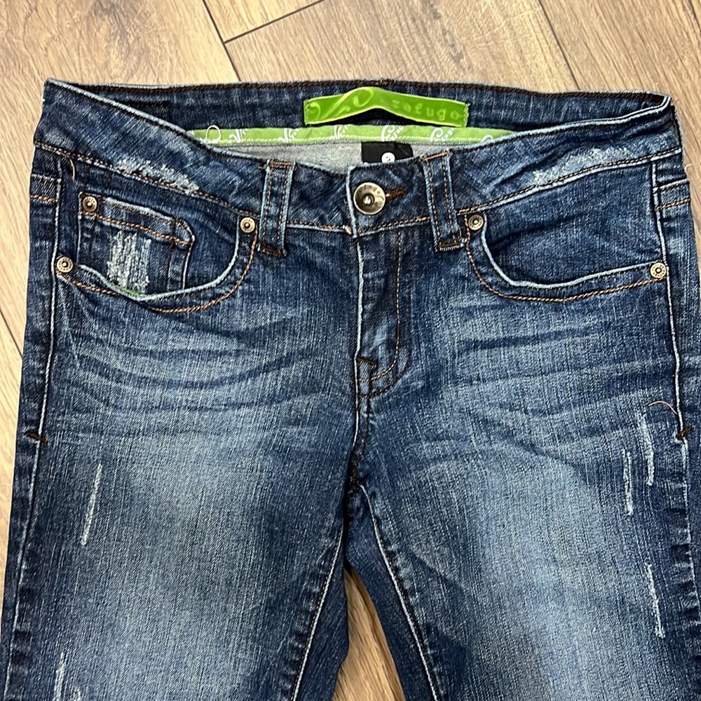 Refuge Women’s Distressed Stretchy Denim Capris/Cropped Jeans Size S - Picture 3 of 9